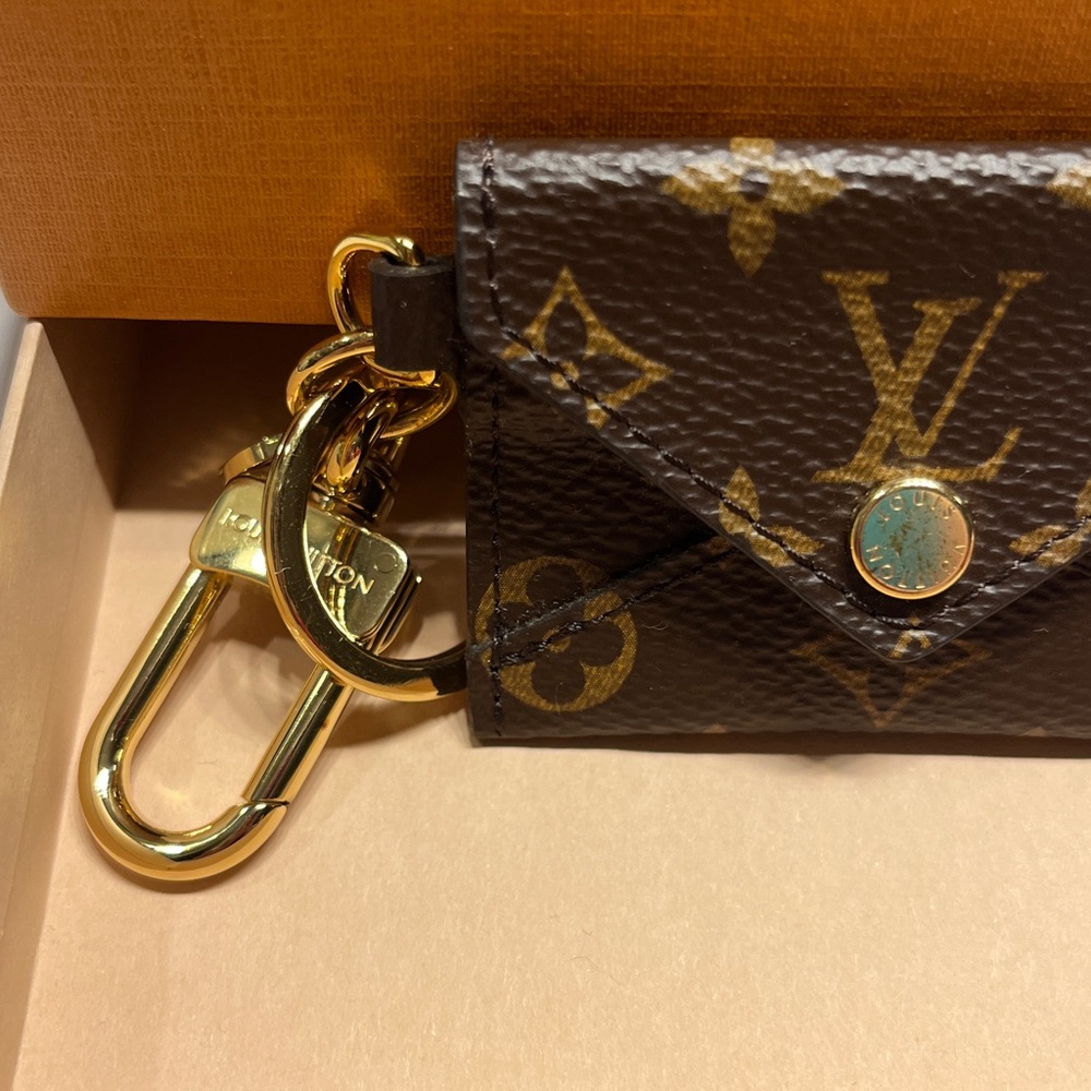 Authentic New Louis Vuitton Monogram Key chawith Gold Hardware. - Picture 3 of 4